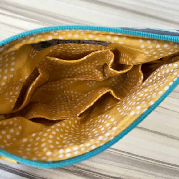 Essential Oil Travel Pouch - Picture 4 of 4